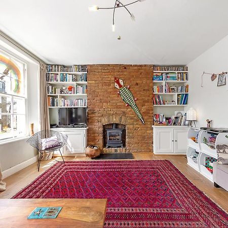 Appartamento Veeve - Cosy In The Heart Of Angel Londra Esterno foto